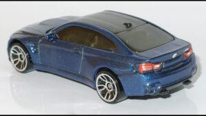 Hot Wheels BMW M4 (DTX57) ***Blister Cracked* - Image 2