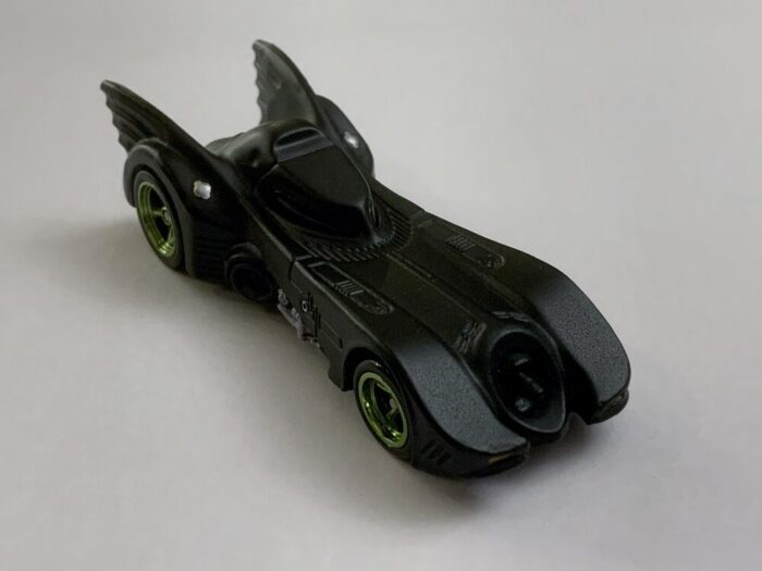 Hot Wheels Premium - Batman Returns Batmobile - GFT04 - Image 2