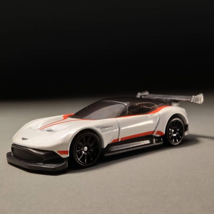 Hot Wheels Aston Martin Vulcan (GHC01) White - Image 2