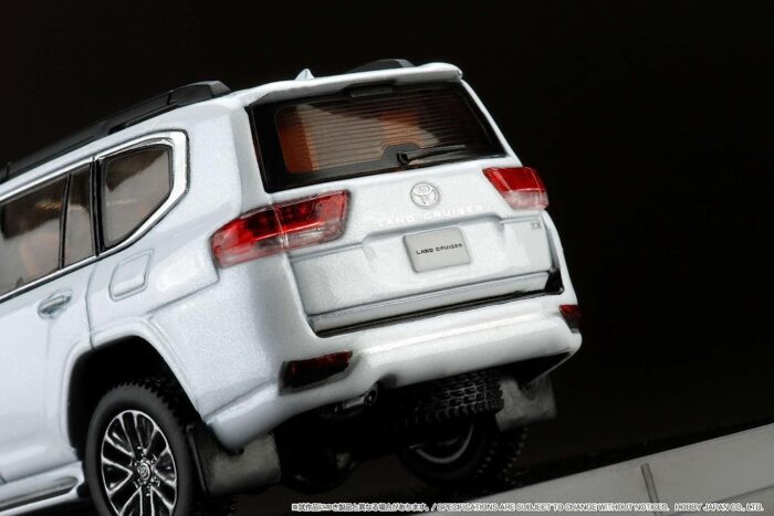 [Japan Import] Hobby Japan - 1/64 Toyota Land Cruiser (JA300W) ZX Precious White Pearl/Beige Interior. - Image 4