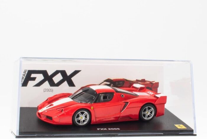 Altaya Ferrari FXX Year 2005 with display case - Red  w/white stripe 1:43 Scale - Image 2