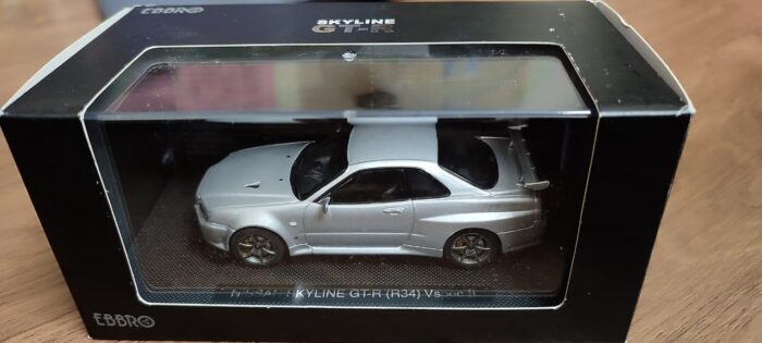 EBBRO NISSAN SKYLINE GT-R R34 Vspec 2 Silver 1:43 Scale - Image 9