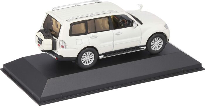 F43075 - Mitsubishi Montero - 2 First 43 Mitsubishi Pajero 4WD 2010 Pearl White 1:43 Scale - Image 2
