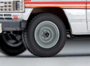 Tomica Limited Vintage Neo 1/64 LV-N109d Nissan Safari Extra Van DX Silver/Stripe - Image 2