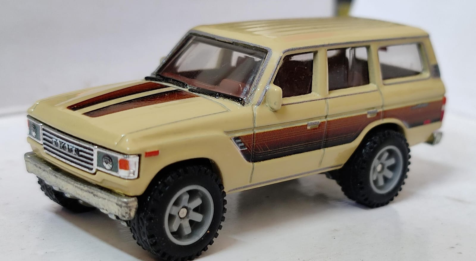 WhatsApp Image 2024-03-13 at 23.53.32 (1) Hot Wheels Premium - Toyota Land Cruiser FJ60 (Uncarded - Mint). - Image 1