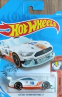 Hot Wheels - Custom '18 Ford Mustang GT (FYF87).