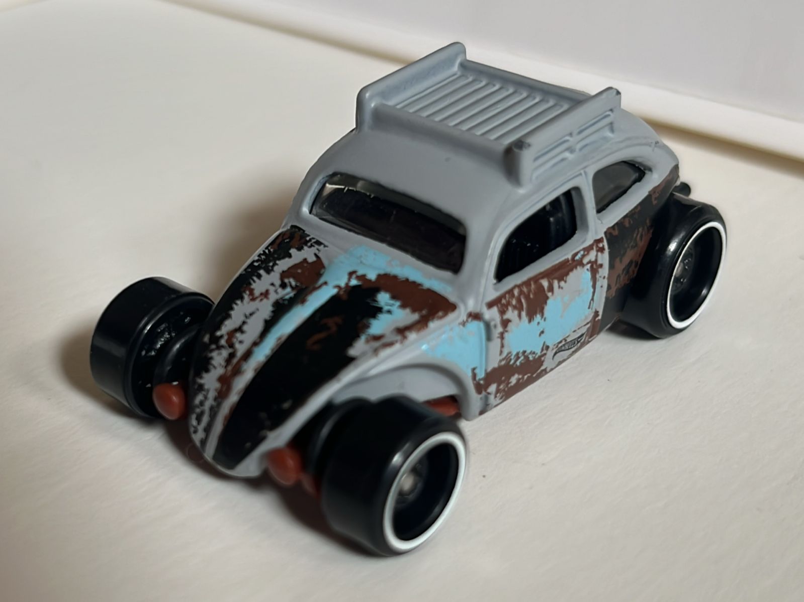 WhatsApp Image 2024-11-08 at 09.40.40 Hot Wheels - Custom Volkswagen Beetle (Uncarded - Mint). - Image 1