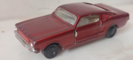 Milton - Ford Mustang (1:43).