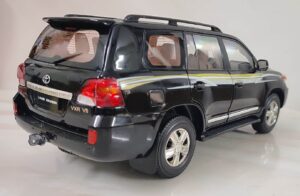 Toyota Land Cruiser 200 1:18 Scale Model. - Image 5