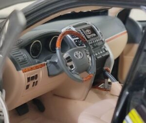 Toyota Land Cruiser 200 1:18 Scale Model. - Image 2