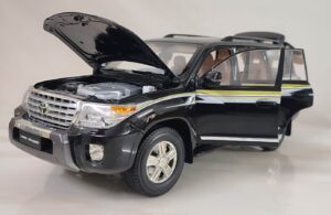 Toyota Land Cruiser 200 1:18 Scale Model. - Image 4
