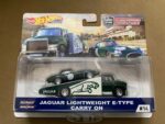 Hot Wheels Team Transport #14 - Jaguar Lightweight E-Type - Carry On - FYT13 (Imported)