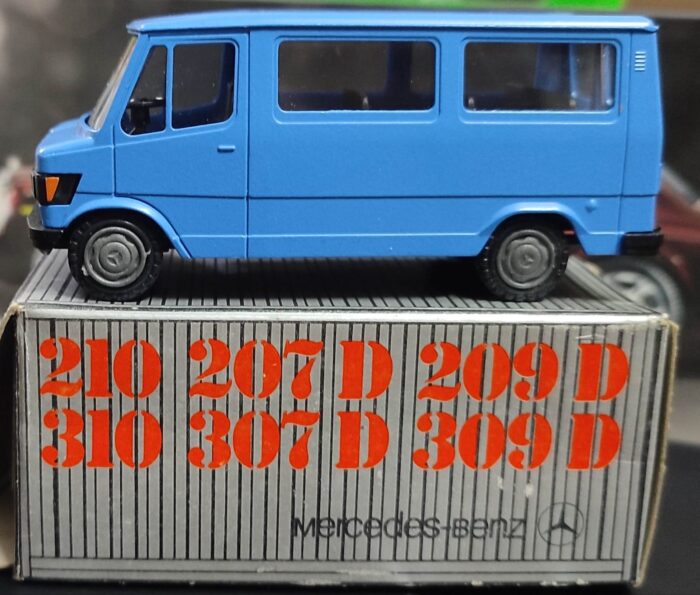 IMG-20250927-WA0093 Mercedes Benz 210 207 D 209 D 310 307 D 309 D (1:50) Tempo Traveller - Image 2