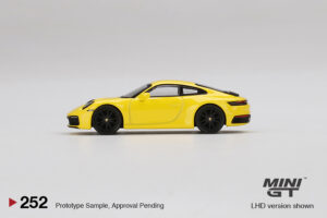 MINI GT - Porsche 911 Carrera 4S - Racing Yellow - Image 4