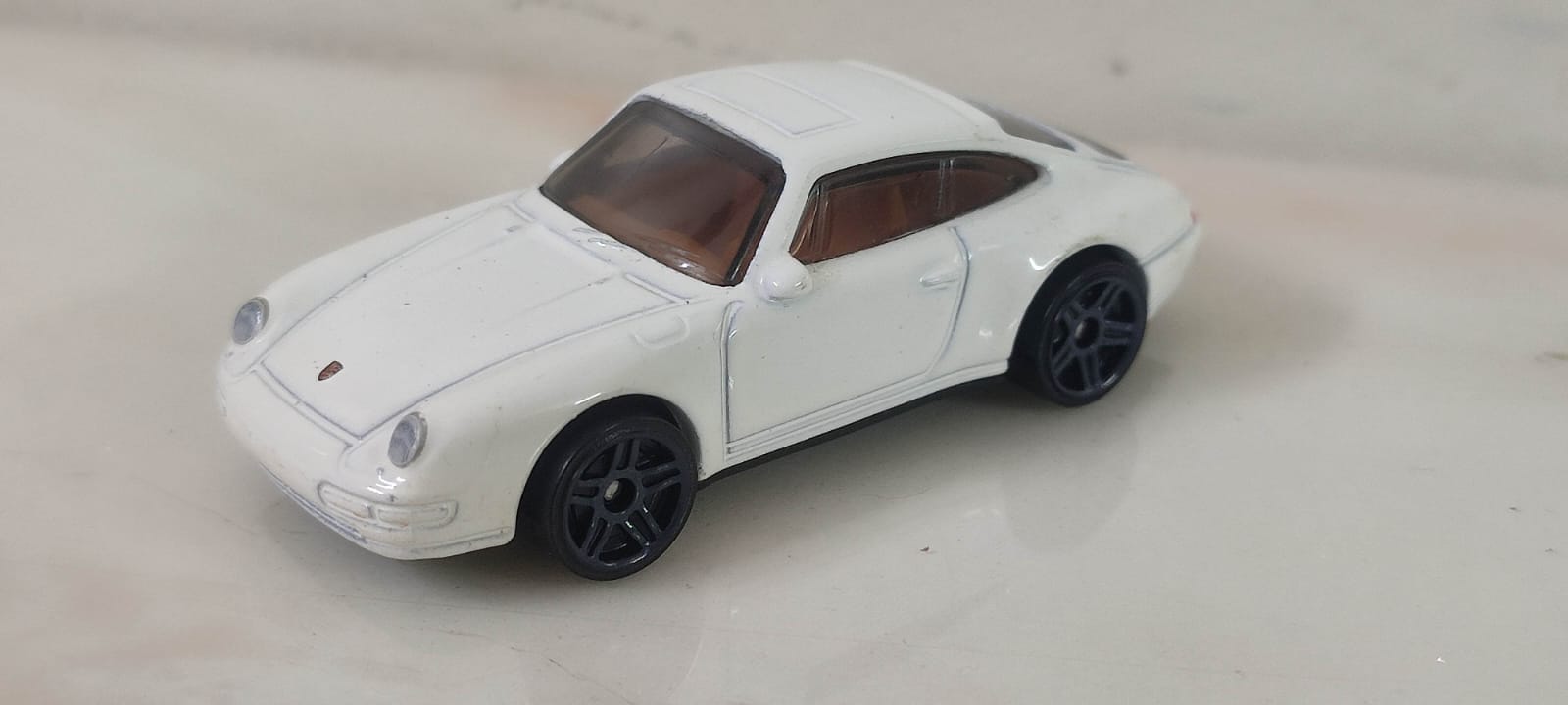 IMG-20251115-WA0061 Hot Wheels - 1996 Porsche Carrera (Uncarded). - Image 1