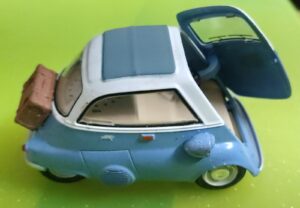Unlicenced model of BMW Isetta 250 Revell 1:43. - Image 2
