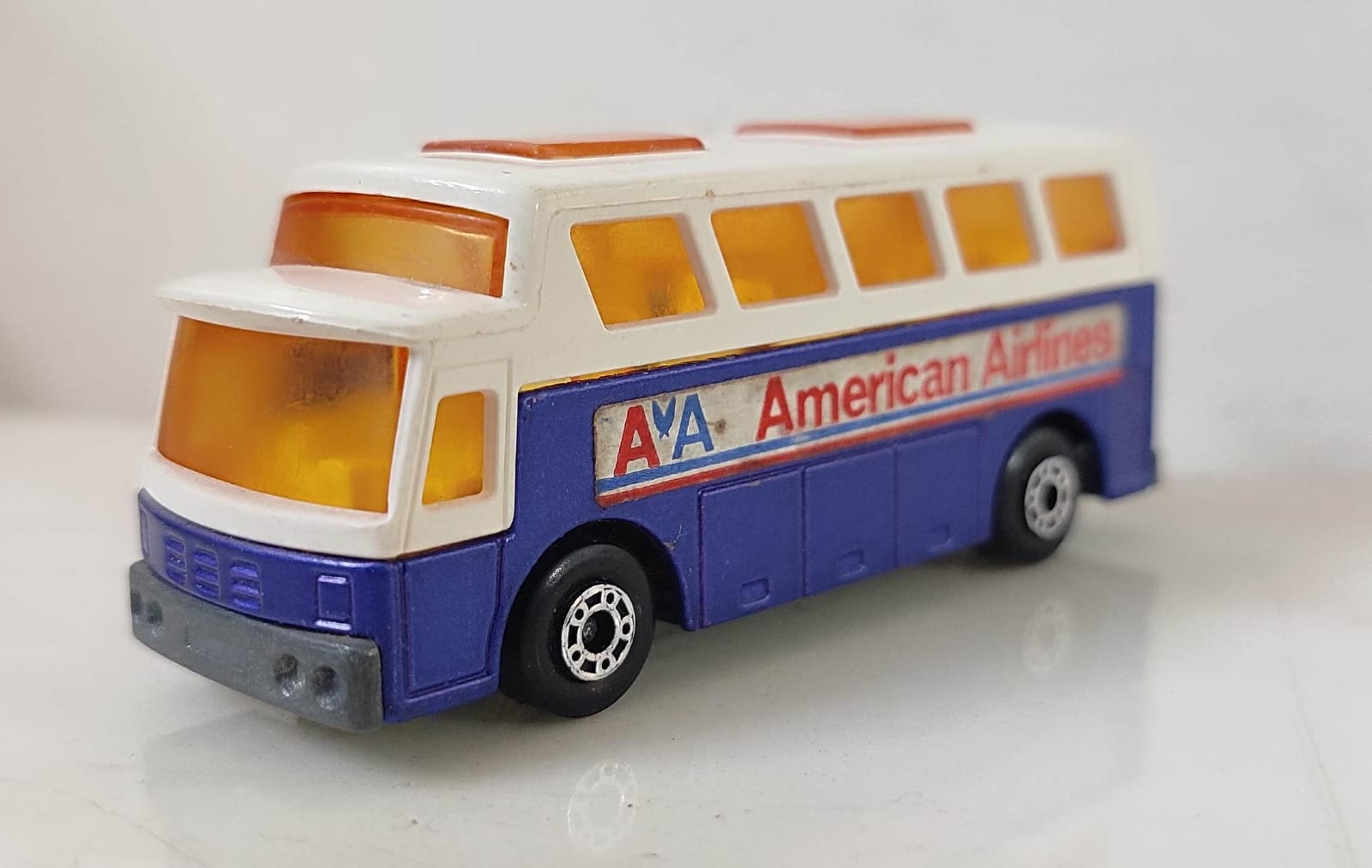 5 Matchbox Lesney - Airport Coach. - Image 1