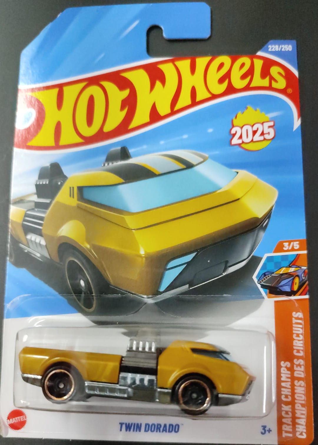 WhatsApp Image 2026-04-11 at 20.19.26 (1) Hot Wheels - Twin Dorado (HYW49). - Image 1