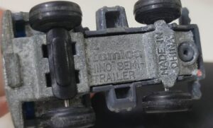 Tomica - Hino Semi Trailer. - Image 2