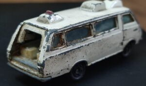 Tomica - Toyota Hiace Commuter. - Image 2