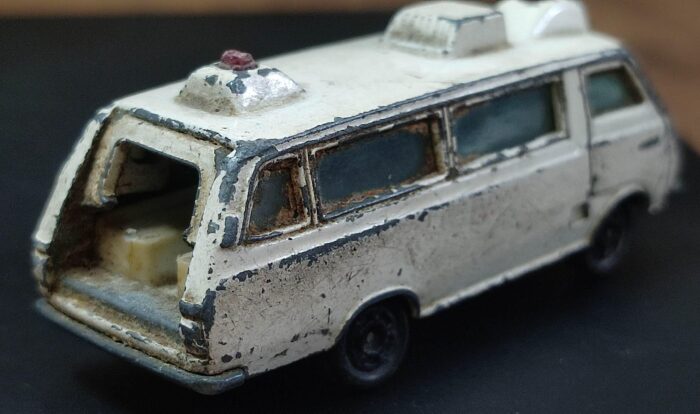 Tomica - Toyota Hiace Commuter. - Image 2