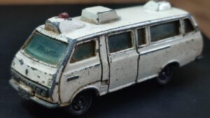 Tomica - Toyota Hiace Commuter.