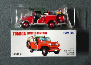 Tomica Limited Vintage LV-31b Nissan Patrol Takasaki City Fire Department Truck (Red) - Image 2