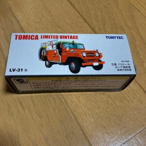 Tomica Limited Vintage LV-31b Nissan Patrol Takasaki City Fire Department Truck (Red) - Image 6