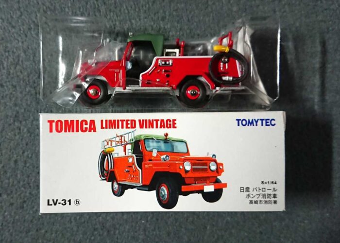 Tomica Limited Vintage LV-31b Nissan Patrol Takasaki City Fire Department Truck (Red) - Image 2