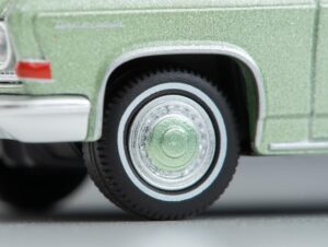 Tomica Limited Vintage LV-42d Mitsubishi Devonaire Green - Image 5