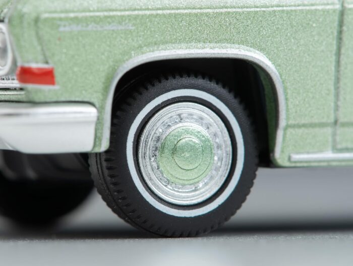 Tomica Limited Vintage LV-42d Mitsubishi Devonaire Green - Image 5
