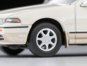 Tomica Limited Vintage Neo LV-N319c Nissan Sephiro Town Ride SV White/Beige - Image 6