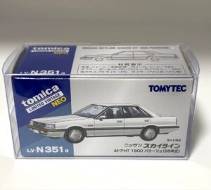 Tomica Limited Vintage Neo LV-N351a Nissan Skyline 4-Door HT 1800 Passage White