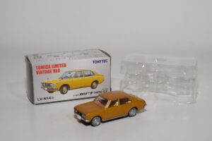 Tomica Limited Vintage LV-N14B Toyota Carina 1400 Dx Golden - Image 4