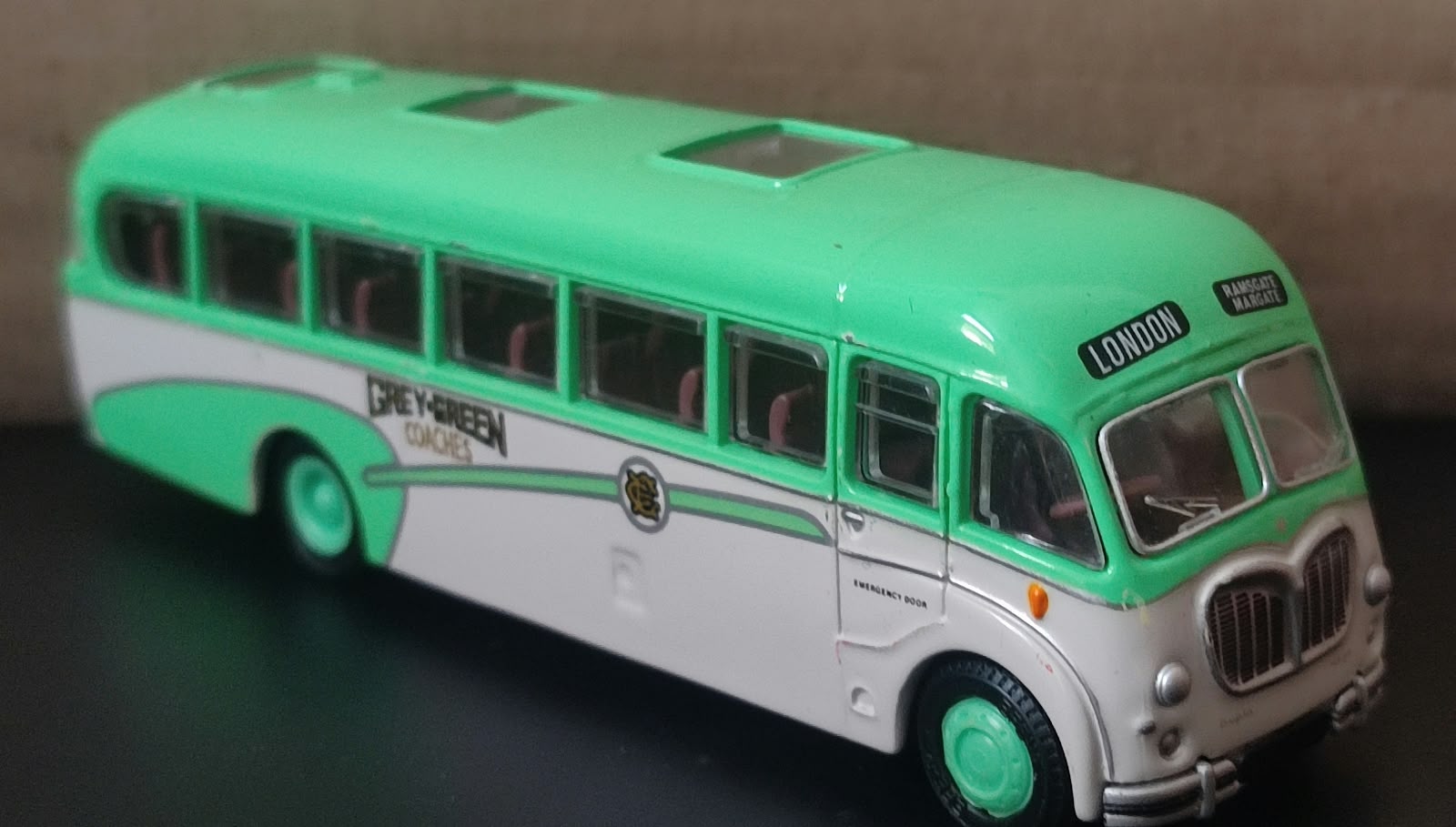 WhatsApp Image 2026-10-04 at 14.22.32 (1) EFE 1:76 - Bedford SB Vega Coach. - Image 1